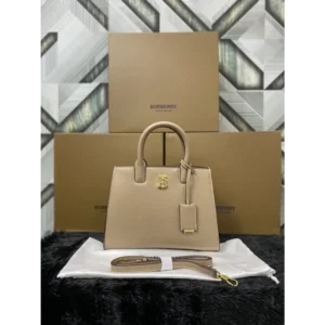 Classy Burberry Handbag For Women (J950)
