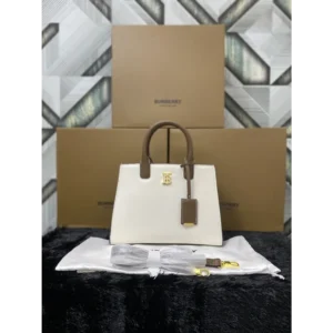 Classy Burberry Handbag For Women (J951)